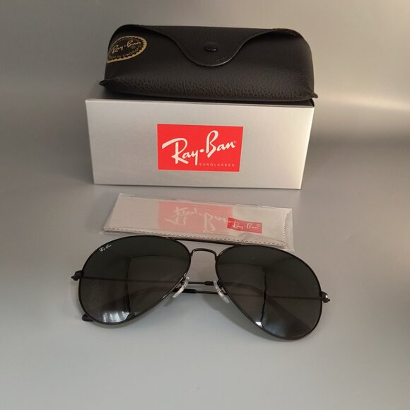 NEW Ray-Ban Aviator RB3025 Glossy Black Frame Gray Green Lens 62-14 Unisex main image 6